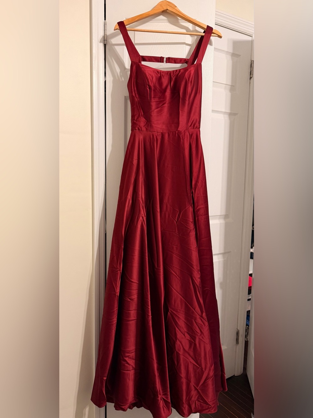 Prom perfect - B. Darlin Deep Red Satin long maxi Dress! Gorgeous color and flow